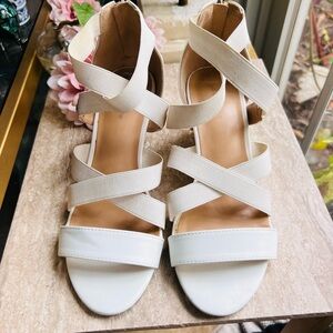 Liz Claiborne White Sandals with stretchy straps 7 1/2